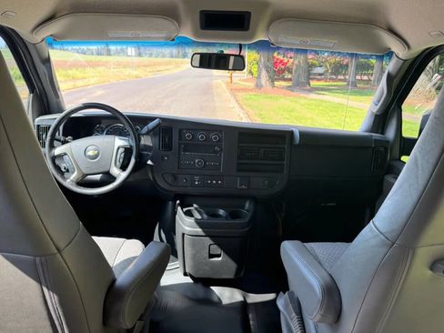 Used 2018 Chevrolet Express 2500 LS w/ Driver Convenience Package RWD image 22