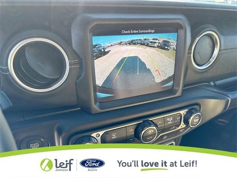 Used 2018 Jeep Wrangler Unlimited Sahara image 28