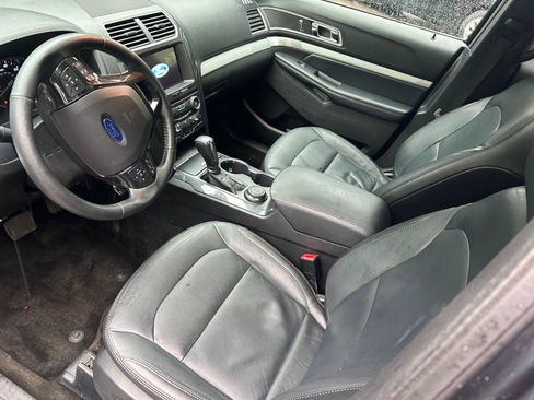 Used 2017 Ford Explorer XLT w/ Equipment Group 202A AWD/4WD image 7