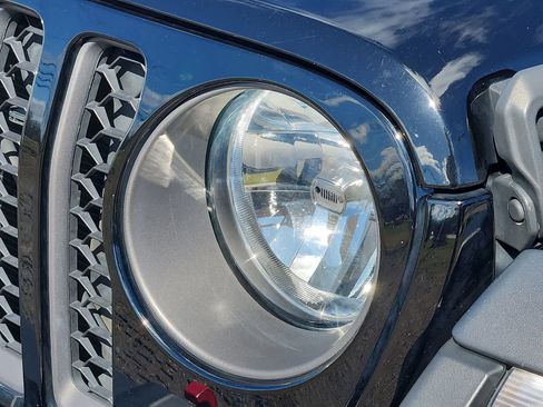 Used 2023 Jeep Gladiator Rubicon image 10