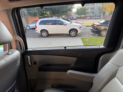 Used 2016 Honda Odyssey Touring image 22