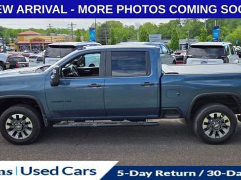 Used 2024 Chevrolet Silverado 2500 Custom w/ Custom Value Package AWD/4WD image 4