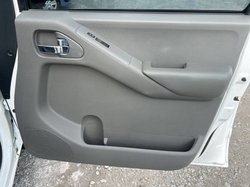 Used 2012 Nissan Frontier SV image 22