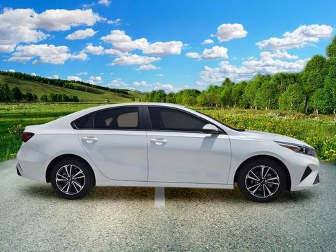 Used 2024 Kia Forte LXS w/ LXS Technology Package FWD image 7