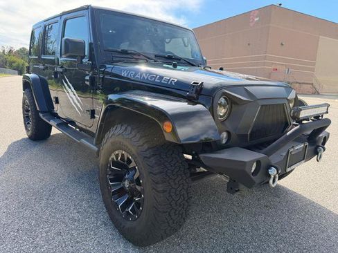 Used 2017 Jeep Wrangler Unlimited Sahara w/ Max Tow Package AWD/4WD image 3