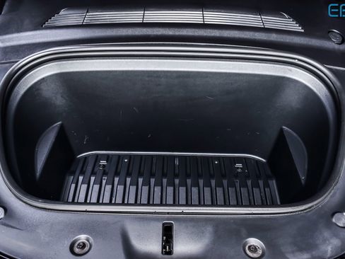 Used 2021 Tesla Model Y Long Range image 11