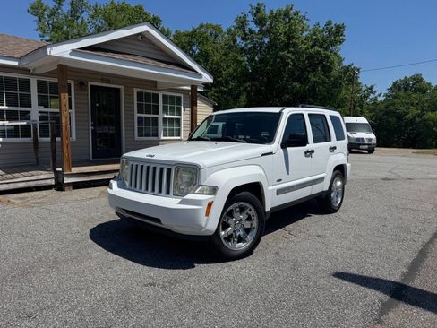 Used 2012 Jeep Liberty Sport RWD image 2