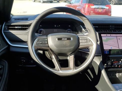 New 2025 Jeep Grand Cherokee Limited w/ Black Appearance Package image 7