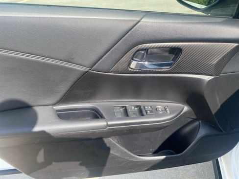Used 2017 Honda Accord Sport image 36