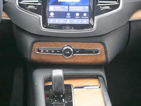 Certified 2024 Volvo XC90 T8 Plus AWD/4WD image 30