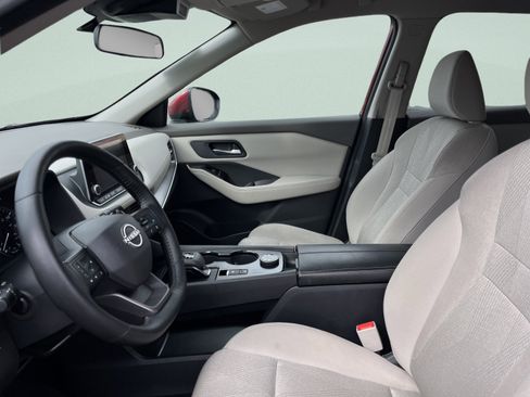 Used 2025 Nissan Rogue SV image 10