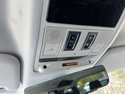 New 2025 Land Rover Defender 110 S image 21