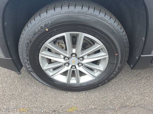 Used 2023 Chevrolet Traverse LT w/ LPO, Floor Liner Package FWD image 9