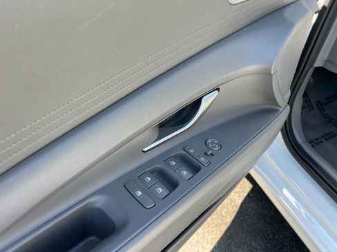 Used 2022 Hyundai Elantra SEL FWD image 26