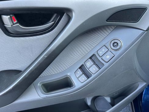 Used 2013 Hyundai Elantra GLS w/ Preferred Pkg image 11