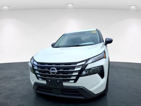 Used 2024 Nissan Rogue S FWD image 4