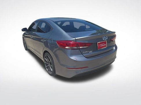 Used 2018 Hyundai Elantra SE FWD image 3