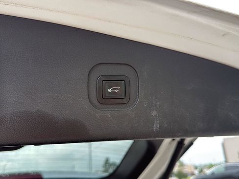 Used 2017 Chevrolet Equinox LT w/ Convenience Package FWD image 9