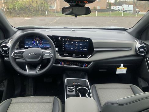 New 2026 Chevrolet Equinox LT w/ Convenience Package II image 16