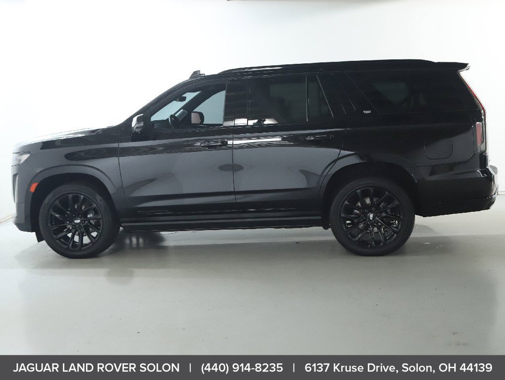 Used 2022 Cadillac Escalade Sport Platinum w/ LPO, ONYX Package AWD/4WD image 4