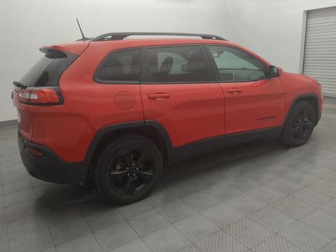 Used 2018 Jeep Cherokee Latitude w/ Altitude Package image 10