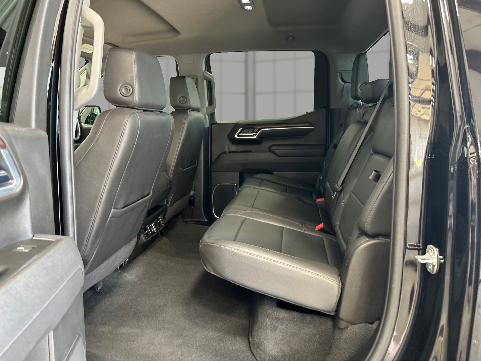 Used 2025 GMC Sierra 1500 SLT AWD/4WD image 10