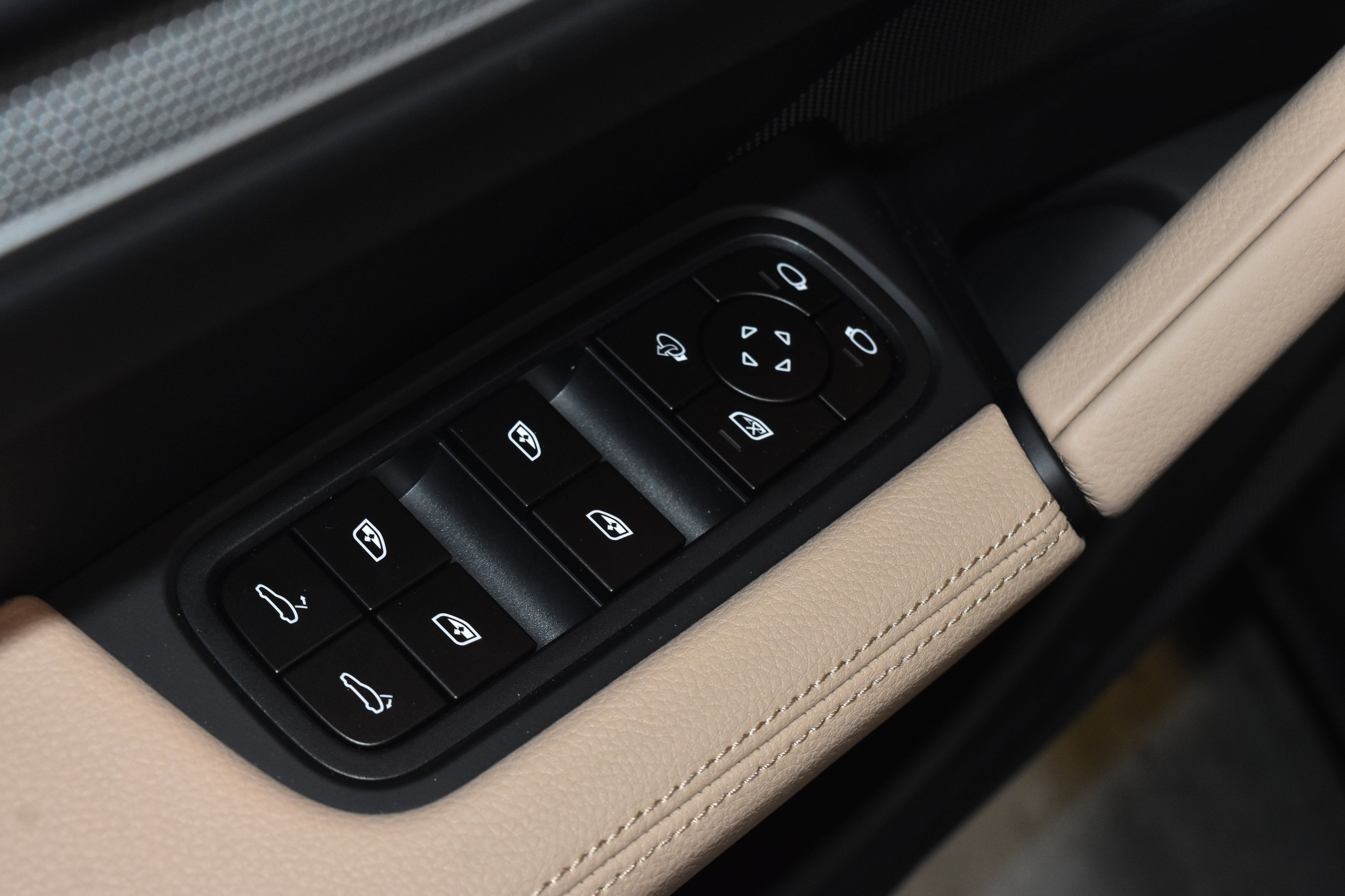 Used 2026 Porsche Cayenne AWD/4WD image 8