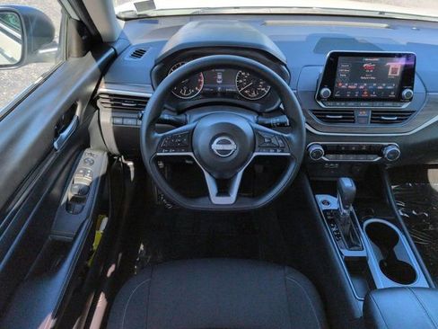 Used 2024 Nissan Altima 2.5 SV FWD image 14