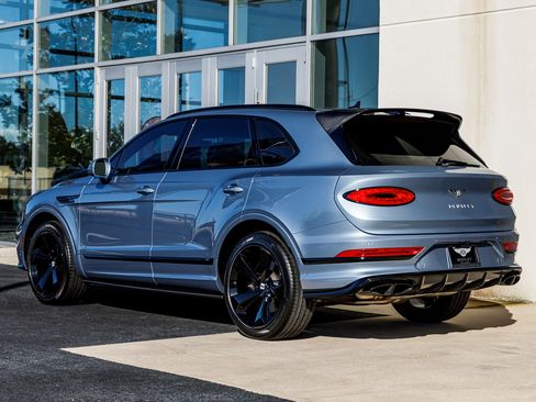 Used 2023 Bentley Bentayga image 3