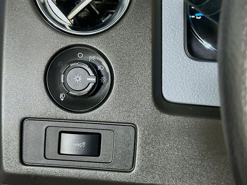 Used 2013 Ford F150 XLT w/ XLT Chrome Pkg image 17