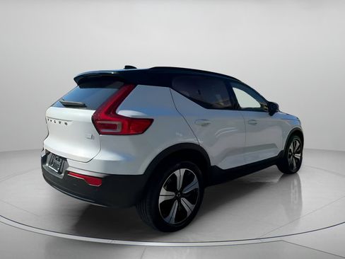 Used 2023 Volvo XC40 Recharge Plus image 28