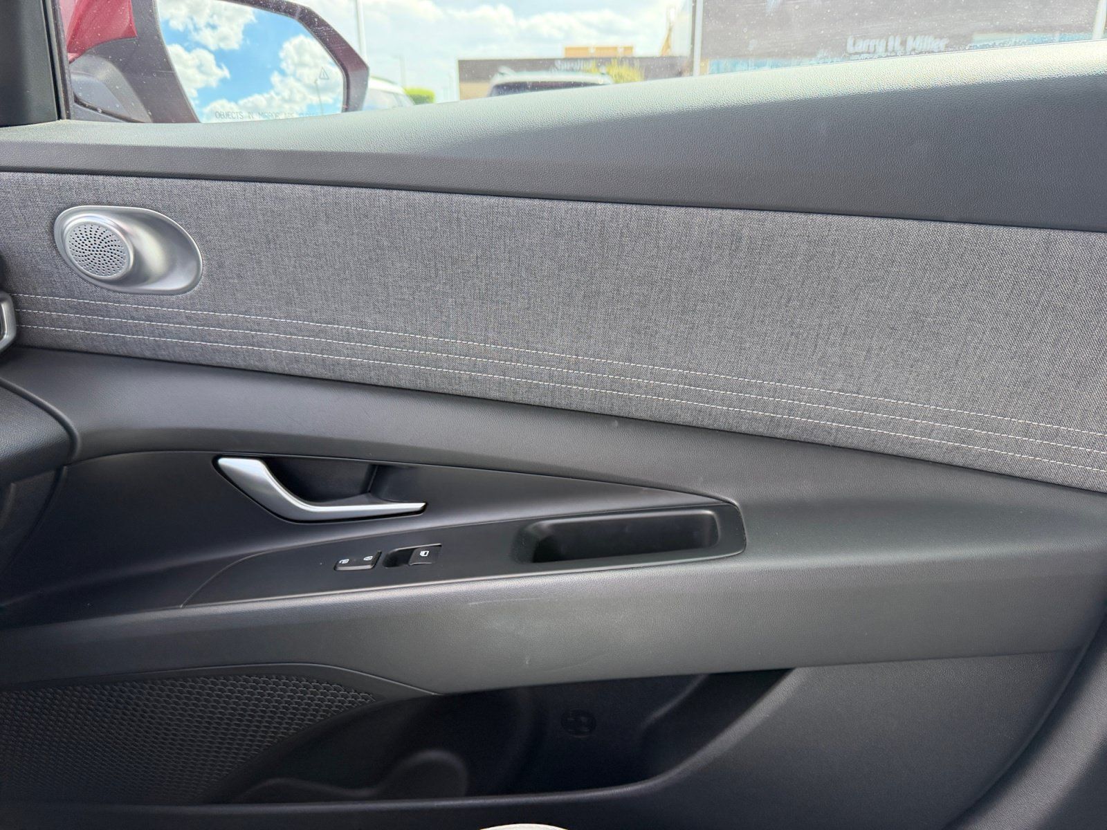 Used 2025 Hyundai Elantra Limited FWD image 16