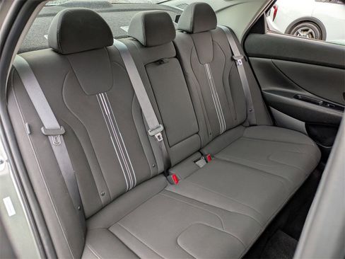 Used 2025 Hyundai Elantra SEL image 27