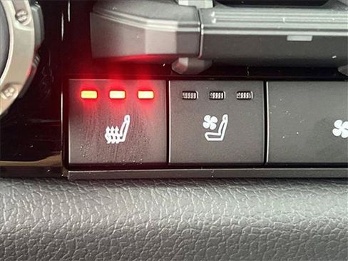 New 2025 Toyota Tundra Limited AWD/4WD image 30