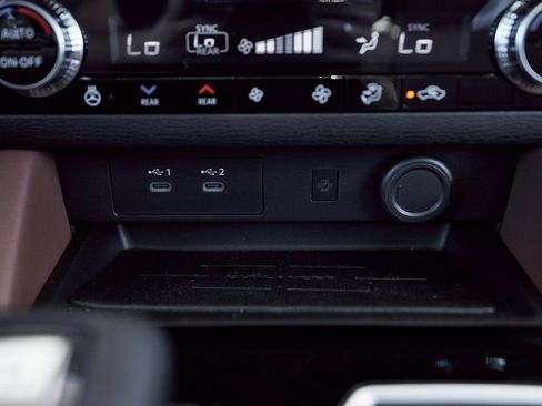 Used 2025 Mitsubishi Outlander SEL image 47