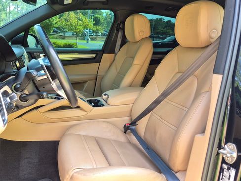 Certified 2022 Porsche Cayenne Platinum Edition AWD/4WD image 5