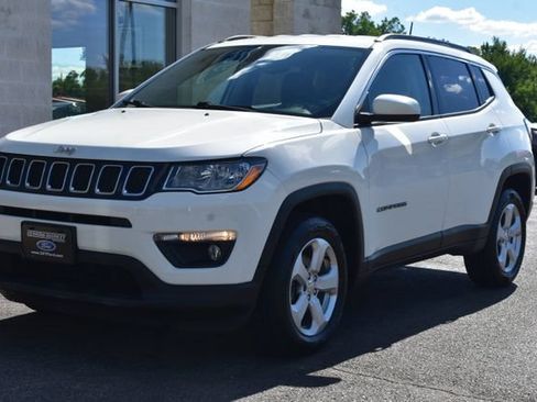 Used 2018 Jeep Compass Latitude w/ Cold Weather Group AWD/4WD image 16
