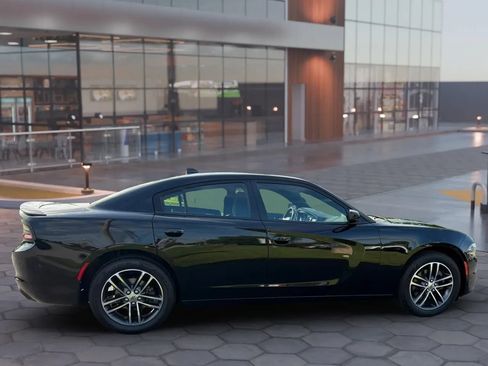 Used 2019 Dodge Charger SXT AWD/4WD image 4