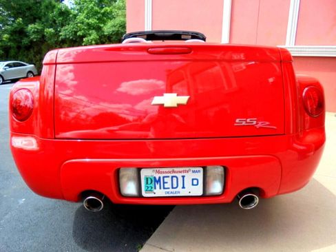 Used 2005 Chevrolet SSR w/ Preferred Equipment Group image 38