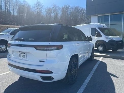 Used 2025 Jeep Grand Cherokee Summit image 13