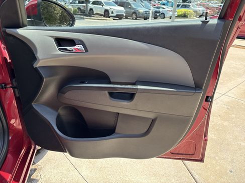 Used 2019 Chevrolet Sonic LT FWD image 27