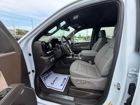 Used 2026 GMC Sierra 1500 SLT w/ SLT Premium Plus Package AWD/4WD image 9