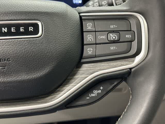 Used 2024 Jeep Wagoneer L Series II w/ Flexible Seating Group AWD/4WD image 18