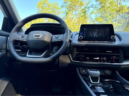 Used 2026 Nissan Rogue SV w/ SV Premium Package FWD image 4