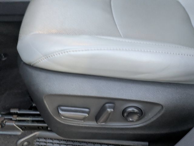 Used 2024 Toyota Sienna Limited FWD image 23