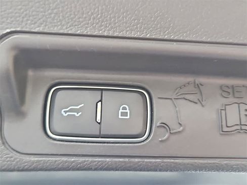 Used 2020 Ford Explorer XLT w/ Equipment Group 202A image 29