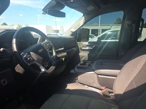 Used 2025 Chevrolet Silverado 2500 LT w/ Convenience Package AWD/4WD image 11
