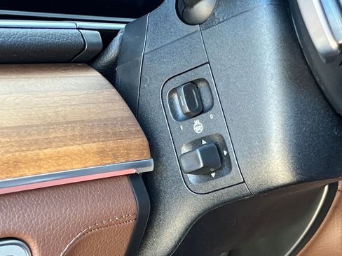 Used 2024 Mercedes-Benz GLS 450 4MATIC w/ Pinnacle Trim Package image 35