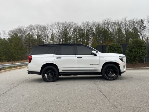 Used 2024 GMC Yukon Denali w/ Denali Reserve Package image 5