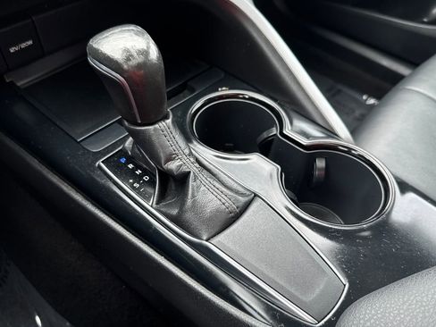 Used 2019 Toyota Camry SE FWD image 26